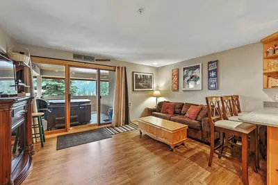 Image de Snow Creek Village 47: Cute Top Floor Studio, Pet Friendly, Private Hot Tub