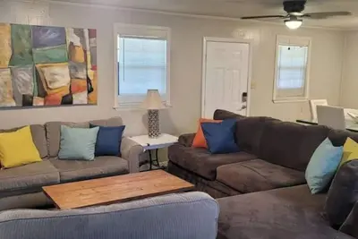 Image de Close to Wahoos, Palafox Restaurants & Events. Visit Beaches & Blue Angels.