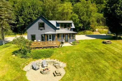 Image de The Homestead - Walk to village, bring the pup!