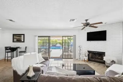 Image de Spanish Style Home In Gated Country Club With Private Pool