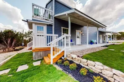 Image de Blue Getaway in the Hill Country