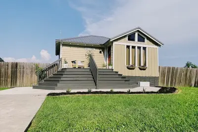 Image de Bonnabel Haus w\/ Stocktank Pool ft. on Diy Network