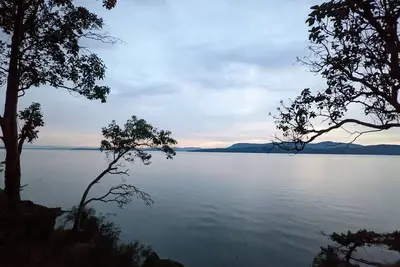 Image de Waterfront Furnished Bell Tent on Pender Island - Rustic Charm & Serene Views