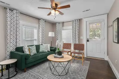 Image de 2-Bed Retreat Near Ku Med W/Fenced Yard | 32
