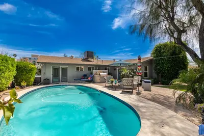 Image de Pueblo Oasis in Scottsdale 65\" Tv