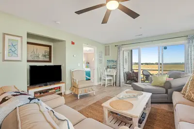 Image de Bethany Bay condo with pool, fireplace, screened porch & Ac