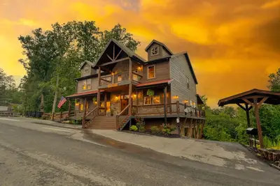 Image de Wanderer by AvantStay | Indoor Pool, Hot Tub, Home Theater, Fire Pit | Sleeps 34