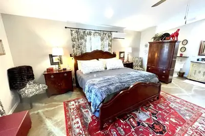 Image de Lubbock Room in Red Oak Lodge @ Towering Oaks b&b
