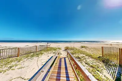 Image de Beach Front, Private Swimming Pool, Pet Friendly, Beach Gear Credit Included!