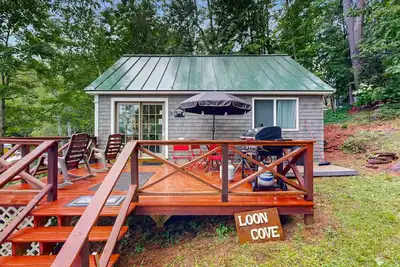 Image de Lakefront home on McGrath Pond - once featured on Maine Cabin Masters