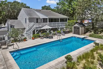 Image de Spacious home near beach with pool area - hot tub, pirate-themed bar & patio