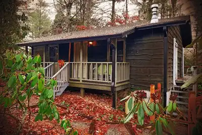 Image de Cozy Love Nest in lake community among the mountains
