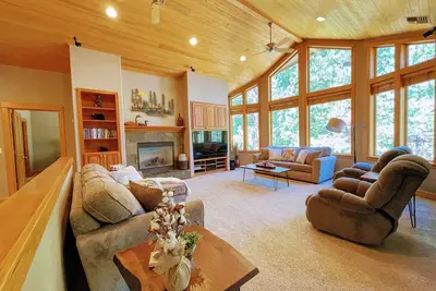 Image de ★ Wonderful 5bdrm Getaway -Chef's kitchen -Minutes to river + Ac +Sharc passes ★