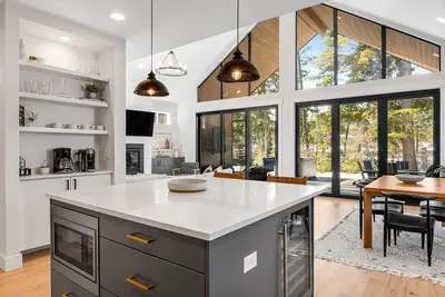 Image de Enchanting home with grill, firepit, full kitchen, central Ac, & washer/dryer