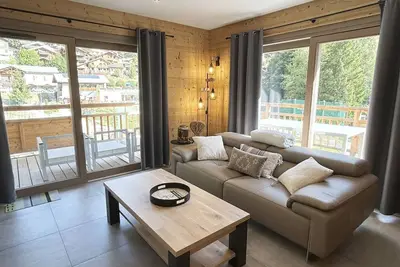 Image de Appartement cosy 2 chambres + coin montagne, balcon ensoleillé, parking, WiFi