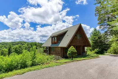 Image de Alone At Last, Hot Tub, “Cozy Cabin Retreat in the Smokies
