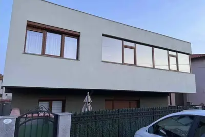 Luxurious House w/ Wi-Fi + Parking