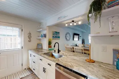 Fully Renovated Condo 786 Queens Grant