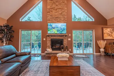 Image de The Fawn Château w/ Game Room & sauna