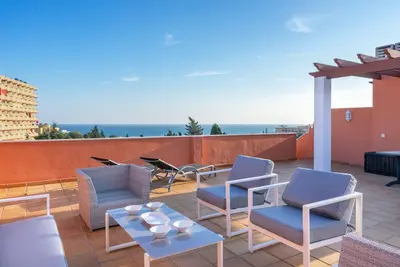 Image de Cozy penthouse in Torremolinos by Costarentals - Ref 09