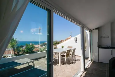Image de Sunny balcony with pool Ref 109