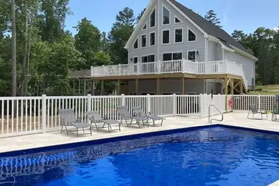 Image de Lake View, Heated Pool, Firepits, Sundeck, Kayaks, Pool Table
