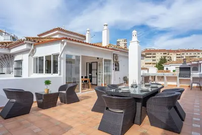 Image de Stunning 3br flat near beach and puerto marina by Costarentals - Ref 150