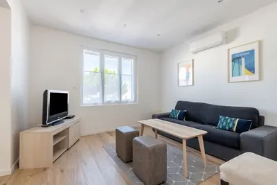 Image de Maison avec véranda lumineuse - 300m de la plage