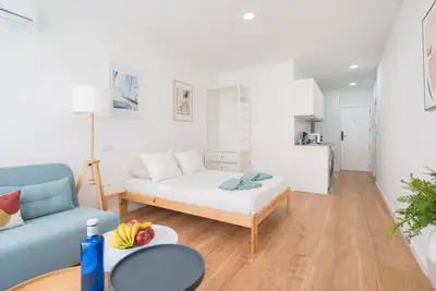 Image de HomeForGuest Studio Sol Canteras avec terrasse