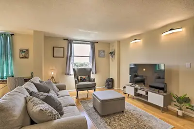 Convenient Clearwater Condo < 4 Mi to Beach!