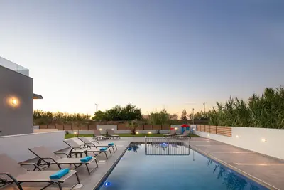 Sunnyside Villa Ii, Beach Within Walking Distance