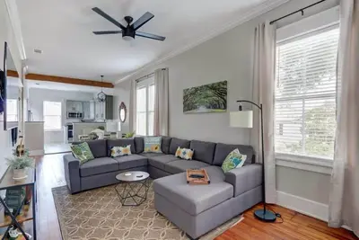 Image de Broad Flat, Modern | Relaxing | Walk to Everything