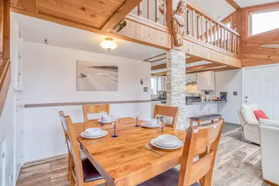 Image de Lakefront Rockaway Beach has a Calming Jacuzzi Tub, Near Downtown, Dogs Welcome!