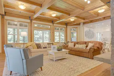 Image de Coho Lodge-Family Home*Hot Tub*Deck*Bbq*Fire Pit*Pet Friendly!