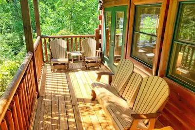 Image de Perfect for Large Families • 5br Gatlinburg Cabin w/ Game Room, Theater & HotTub