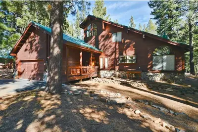 Image de Truckee Vacation home with Indoor Hot Tub & Pool Table