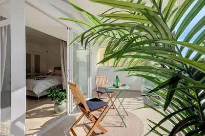 Image de Stunning 2 Bed Modern Aloha Gardens Marbella Apt With Large Private Terrace