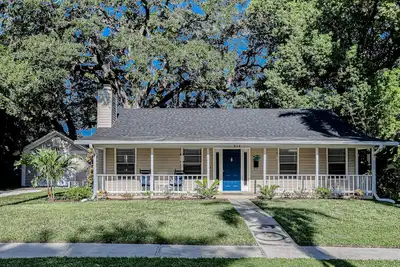 Image de Charming dog-friendly home with enclosed yard, full kitchen & washer/dryer