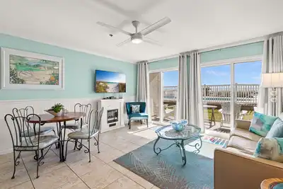 Image de Gulf Front! Beach Service Included March to November! Windancer 104!