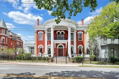 Image de Mansion on Main | Danville Vacation Rental