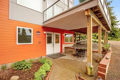 Image de Bayfront apartment with private patio, beach access, water views, Ac & W/D