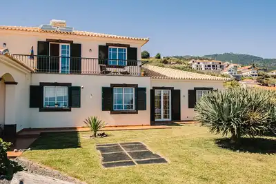 Image de Relax (air conditioning, free parking, sun, balcony, automatic toilet, dishwasher and laundry)