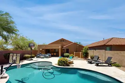 Pristine Desert Ridge home with a pool & backyard oasis - dog-friendly