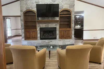Image de Newly Renovated 4 Bedroom Private House
