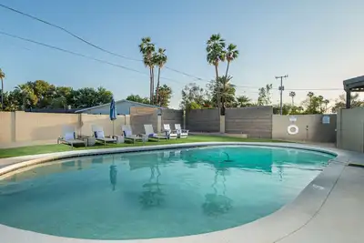 Modern Phoenix Oasis - Sleeps 12 with a Heated Pool