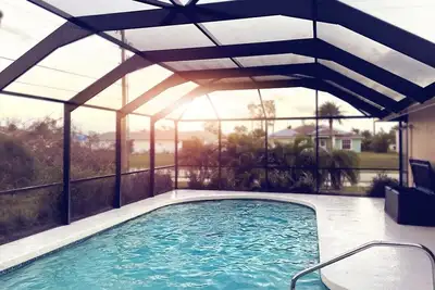Large Heated Covered Pool! Only 12 Mins to Beach!