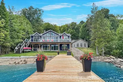 Image de Buena Vista Executive Cottage - Redstone Lake