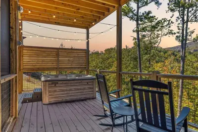 Image de Smoky Mtn Cabin w/ Heated Pool, Hot Tub&Air Hockey