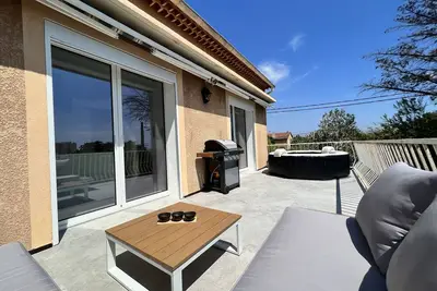 Image de Haut de villa prestigieux proche des plages avec jardin et au calme