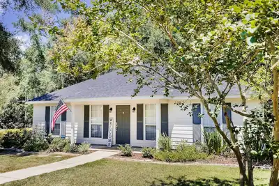 Image de Clean and Comfy 3br\/2ba home in Daphne, Near I-10, Mobile, Fairhope, Beaches!